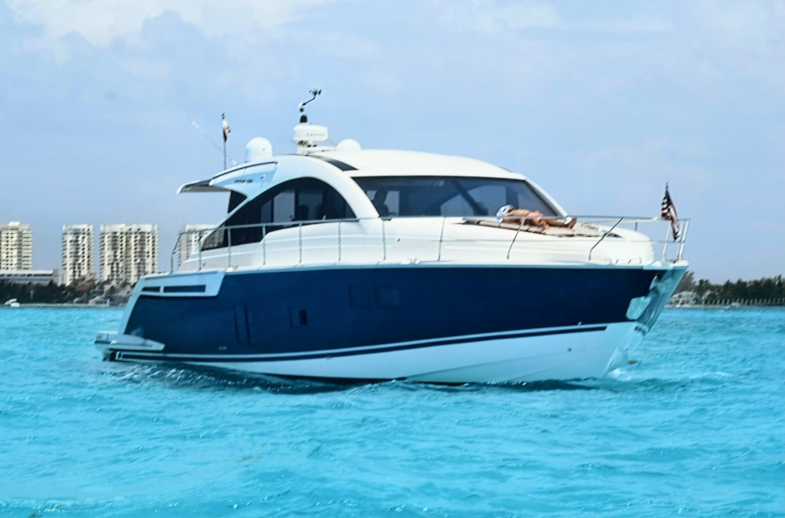 CA, 58 Ft Fairline Targa yacht rental Cancun — bow view underway