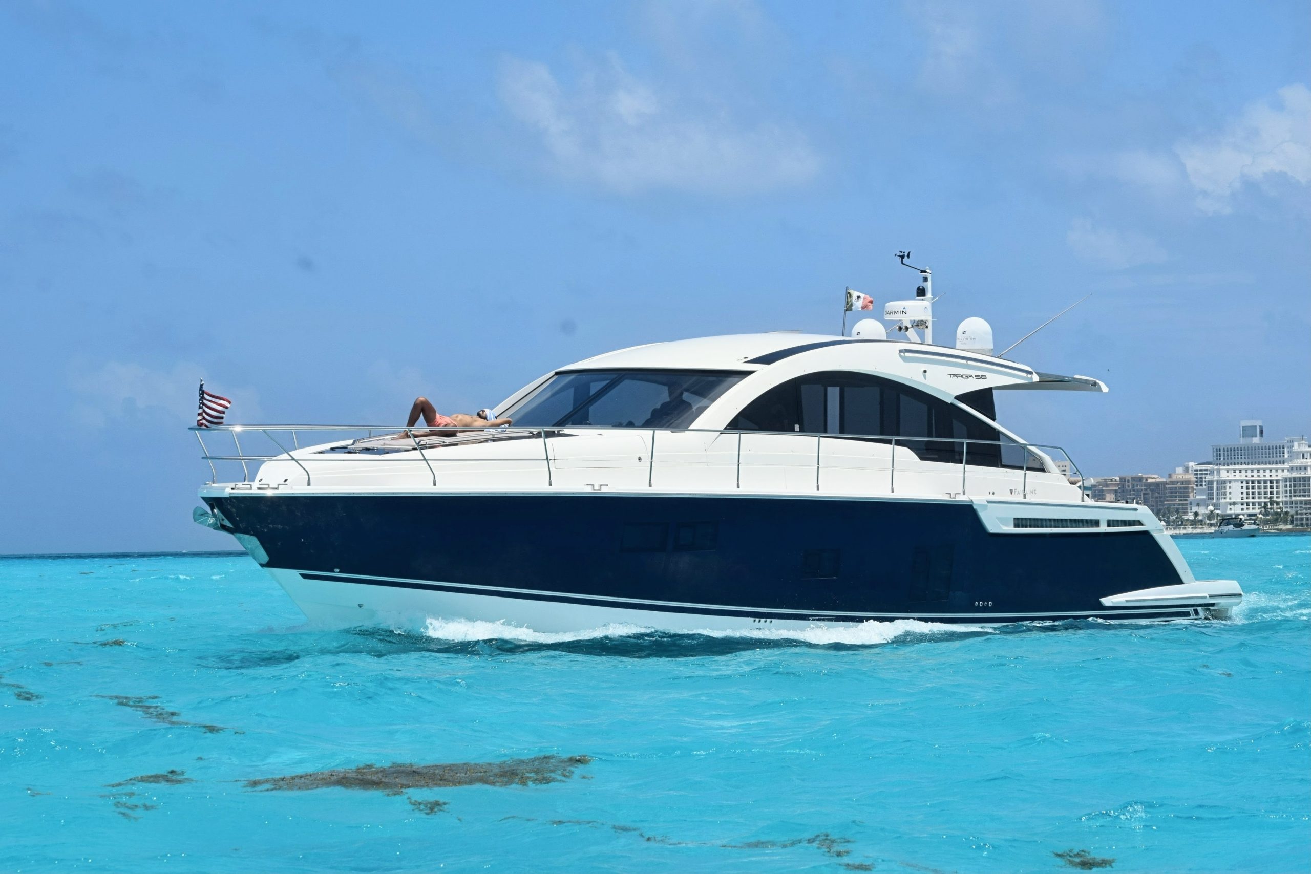 CA, 58 Ft Fairline Targa private yacht charter Cancun — side profile underway