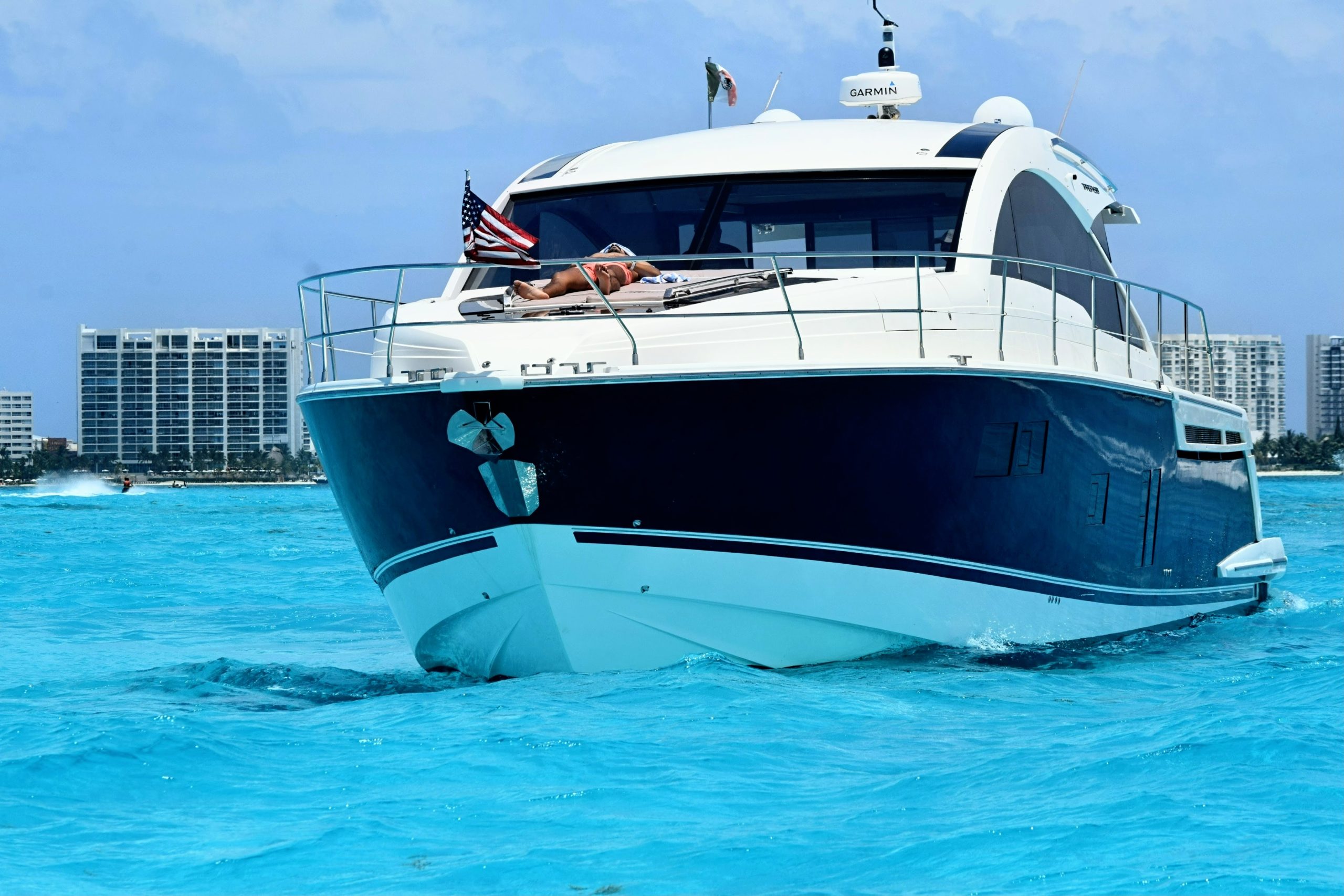 CA, 58 Ft Fairline Targa yacht rental Cancun — bow view underway