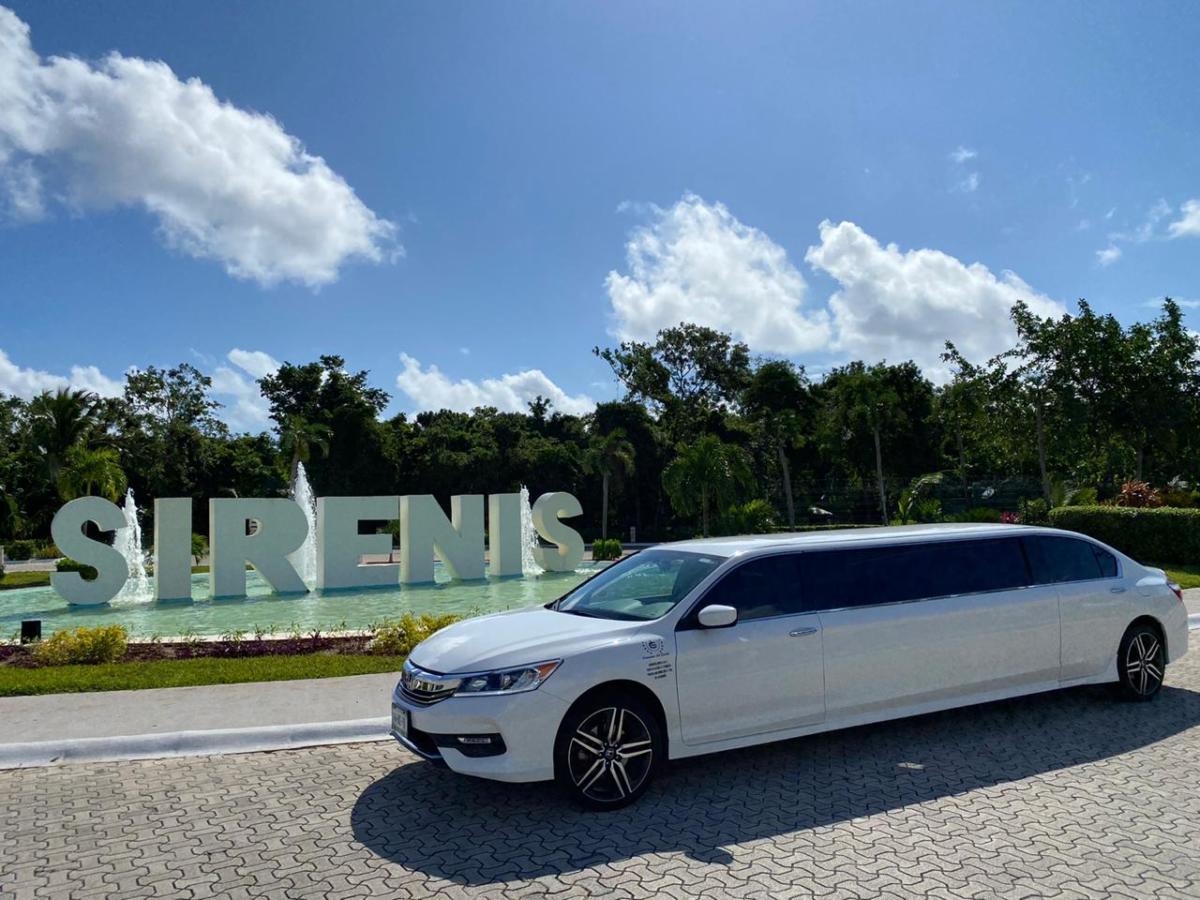 Limousine rental in Cancun Honda by Riviera Charters 1