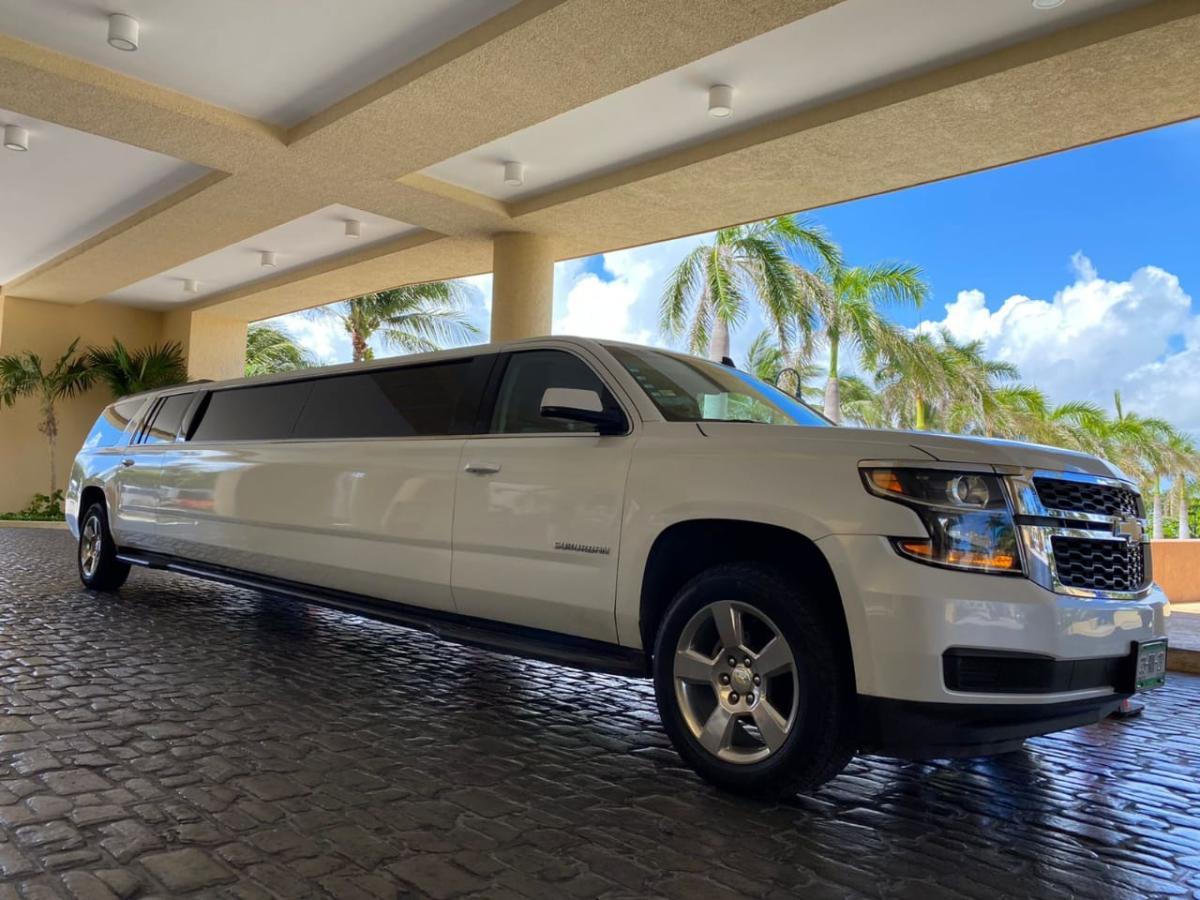 Suburban limousince rental in Cancun by Riviera Charters 4