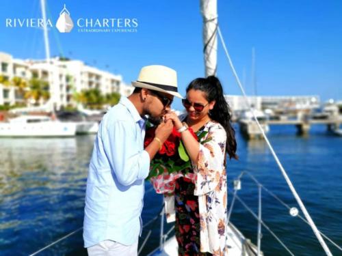 Cancun yacht rentals, luxury boat hire, party boat, wedding proposal in Cancun. Riviera Charters