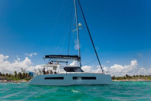 34-Ft-Aventura-Catamaran-yacht-rental-in-Tulum-and-Puerto-Aventuras-by-Riviera-Charters-3