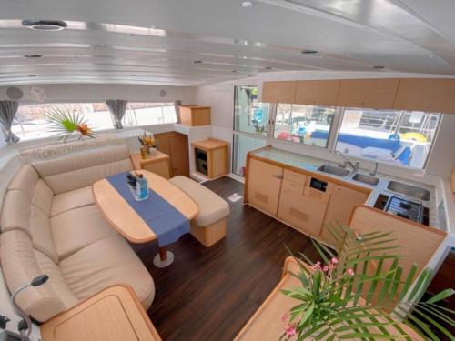 42 Ft Lagoon catamaran yacht rental in Tulum and Puerto Aventuras by Riviera Charters 18