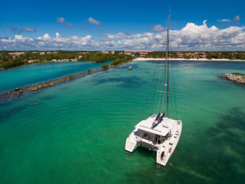 42 Ft Lagoon catamaran yacht rental in Tulum and Puerto Aventuras by Riviera Charters 7