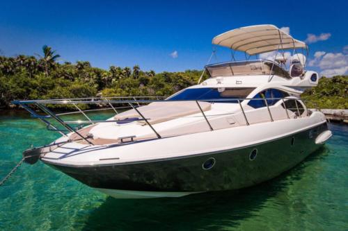 43 Ft Azimut yacht rental in Tulum by Riviera Charters 2