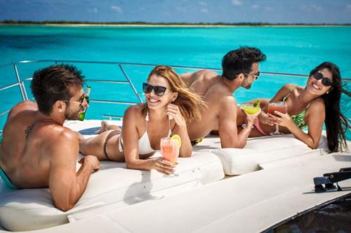 4 Hours yacht renal in Tulum and Puerto Aventuras by Riviera Charters 14