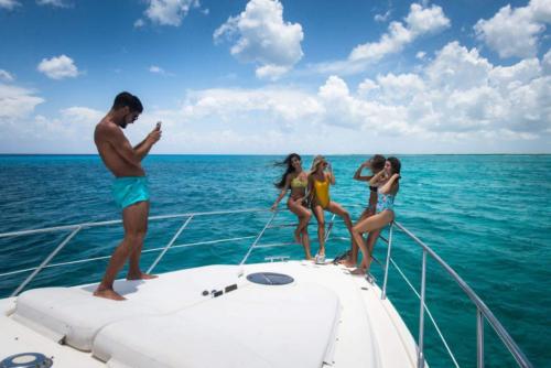 4 Hours yacht renal in Tulum and Puerto Aventuras by Riviera Charters 20