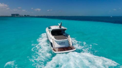 60 Ft Sunseeker predator yacht rental in Cancun by Riviera Charters 10