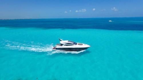 60 Ft Sunseeker predator yacht rental in Cancun by Riviera Charters 12