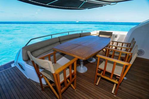 64 Ft Sunseeker Manhattan yacht rental in Cancun by Riviera Charters 11