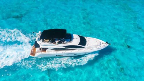 64 Ft Sunseeker Manhattan yacht rental in Cancun by Riviera Charters 21