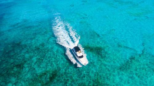 64 Ft Sunseeker Manhattan yacht rental in Cancun by Riviera Charters 3