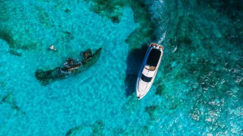 64 Ft Sunseeker Manhattan yacht rental in Cancun by Riviera Charters 4