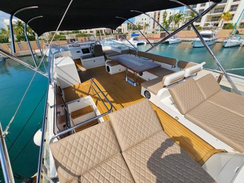 70-Ft-Fairline-Squadron-yacht-rental-in-Cancun-by-Riviera-Charters-3