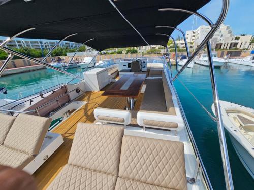 70-Ft-Fairline-Squadron-yacht-rental-in-Cancun-by-Riviera-Charters-4