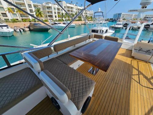 70-Ft-Fairline-Squadron-yacht-rental-in-Cancun-by-Riviera-Charters-6