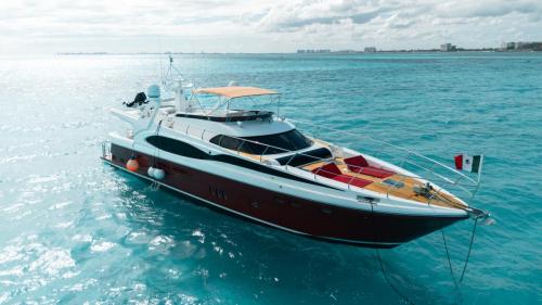 79-Dyna-Craft-yacht-rental-in-Cancun-and-Isla-Mujeres-by-Riviera-Charters-11
