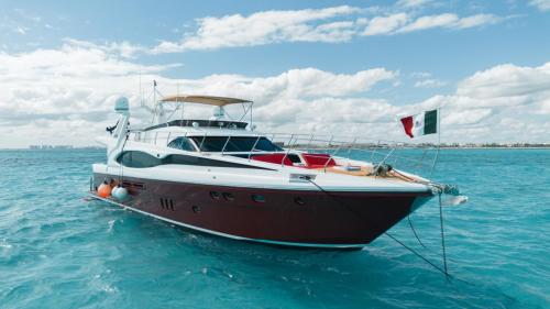 79-Dyna-Craft-yacht-rental-in-Cancun-and-Isla-Mujeres-by-Riviera-Charters-13