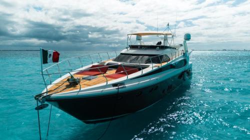 79-Dyna-Craft-yacht-rental-in-Cancun-and-Isla-Mujeres-by-Riviera-Charters-20