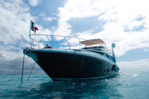 79-Dyna-Craft-yacht-rental-in-Cancun-and-Isla-Mujeres-by-Riviera-Charters-76