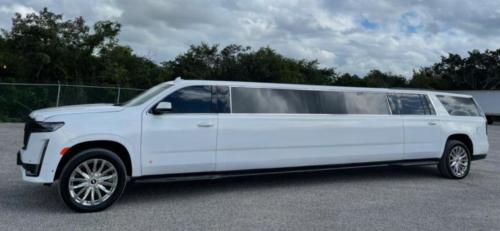 Canucn-and-Riviera-Maya-Cadillac-limousine-rental-by-Riviera-Charters-11