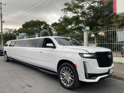 Canucn-and-Riviera-Maya-Cadillac-limousine-rental-by-Riviera-Charters-12