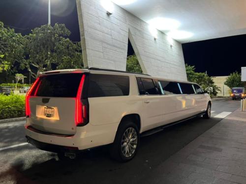 Canucn-and-Riviera-Maya-Cadillac-limousine-rental-by-Riviera-Charters-6