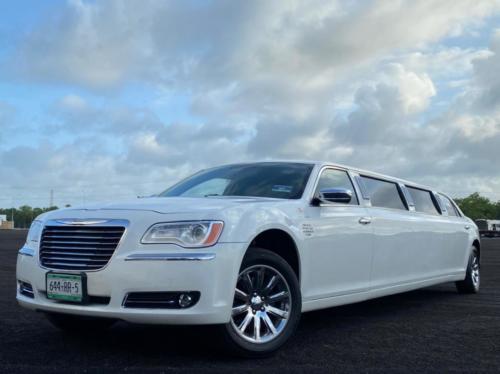 Limousine rental in Cancun 300 C Chrysler Limousine by Riviera Charters 2