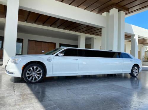 Limousine rental in Cancun 300 C Chrysler Limousine by Riviera Charters 3